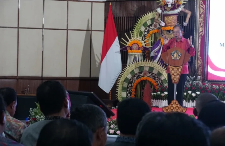 Bali 2026: Gubernur Dorong 'Era Baru', Kontroversi Sekolah, dan Upaya Hijau Menyatu dalam Satu Narasi