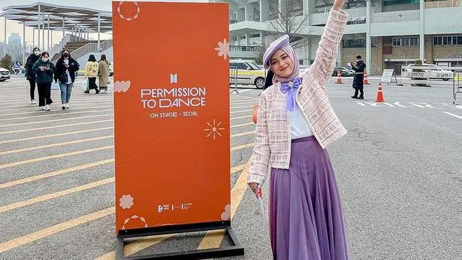 Bianca Kartika Hadir di Konser Comeback BTS, Tetap Pumping ASI Tanpa Ganggu Keseruan