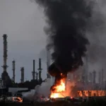 Kilang Minyak Haifa Ditetapkan Bakar Hebat: Rudal Iran Picu Asap Hitam Mencakar Langit