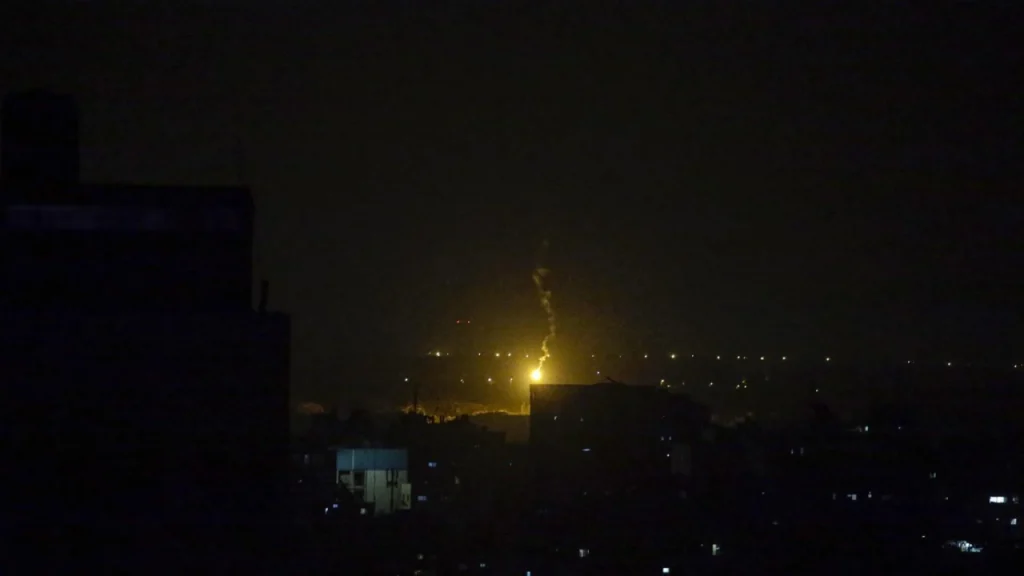 Kilang Minyak Haifa Tersulut Api Besar: Rudal Iran Picu Kebakaran Hebat di Israel