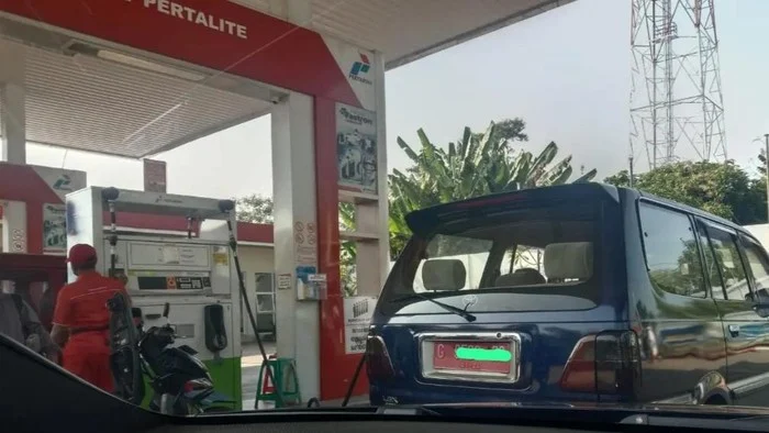 Mobil Pelat Merah di Akhir Pekan: Boleh Pakai atau Dilarang? Simak Aturannya!