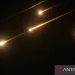 Rudal Iran Menggempur Kilang Minyak Haifa: Api Menyulut Langit Hitam, Israel Pastikan Stok Bahan Bakar Tetap Aman