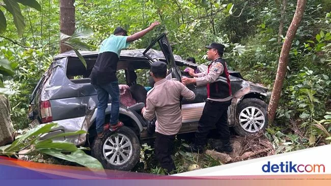 Tragedi Mobil Rombongan Pengantin di Layang Lekat: Jurang Merenggut Tiga Nyawa