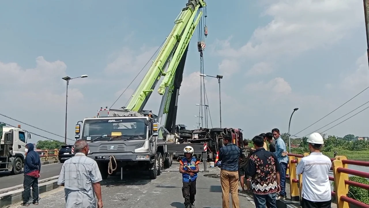 Truk Gas Meledak di Citarik, Evakuasi Sukses, Lalu Lintas Pulih Setelah Pemadaman Inovatif