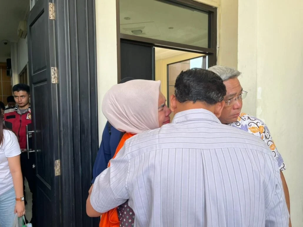 Air Mata Donna Faroek: KPK Tuntut 6 Tahun 10 Bulan Penjara, Denda Miliaran, dan Pengganti Rp3,5 Miliar