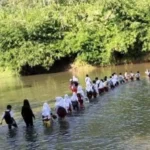 Aksi Berani atau Gegabah? Video Siswa Medan Menyebrangi Sungai Deli lewat Pipa Air Jadi Perbincangan Nasional