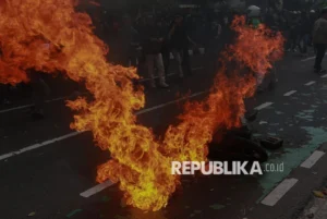 Aksi GPNI Bakar Topeng Trump & Soros, Desak AS Hentikan LSM yang Merongrong Kedaulatan Indonesia