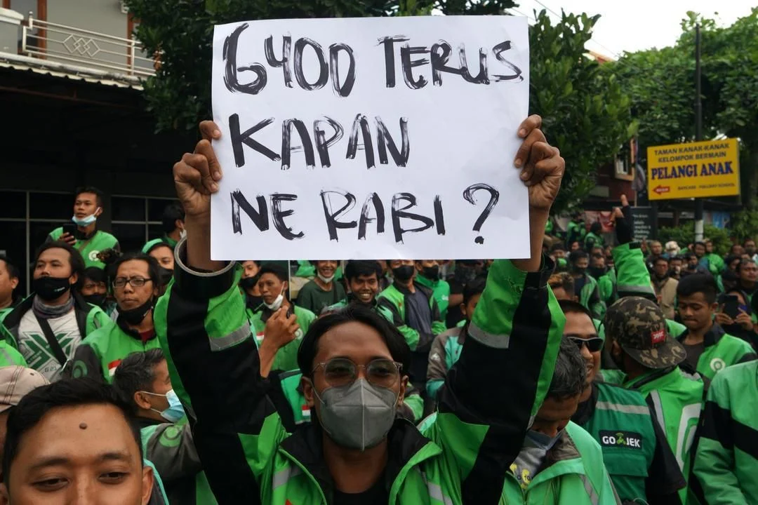 Aksi Ojol Luruskan Hati Bintang Persib Layvin Kurzawa, Media Malaysia Soroti Kegigihan Hanya demi Satu Kaus!