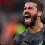 Alisson Peluk Kiper Woodman: Apa yang Menanti Sang Penjaga Gawang di Liverpool?