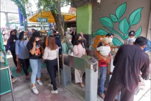 Antrean Panjang Aldi’s Burger Pecah Rekor: Rahasia Konten Unik dan Self‑Selling yang Membuat Warga Terpikat