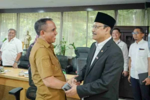 Anwar Hafid Gencarkan Reformasi Honorernya: Pendataan Ulang, Pembayaran Bertahap, dan Revitalisasi Lapangan Golf Palu