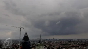 Awan Tebal Menyelimuti Jabodetabek: Prediksi BMKG Hari Ini Bikin Warga Siapkan Payung!