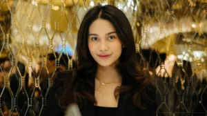 Azizah Salsha Memukau di Palais Garnier: Elegansi Mode Bertemu Keindahan Arsitektur Paris