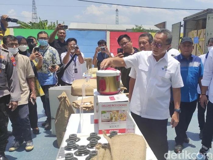Bareskrim Gulingkan Sindikat Impor HP Ilegal Rp235 Miliar di Sidoarjo, Puluhan Ribu Unit Disita