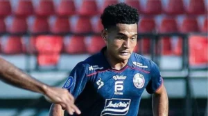 Bernardo Tavares Guncang Arema FC: Strategi Posisi Baru Mikael Tata Bawa Persebaya Menang Telak 4-0