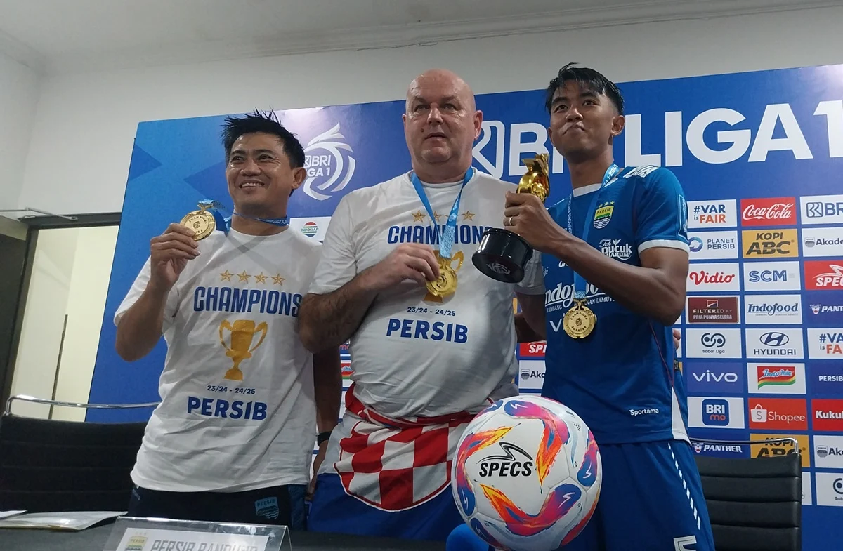 Bojan Hodak Tegaskan Persib Tidak Terlalu Membebani Diri, Gelar Juara Tetap Menanti di Pekan Terakhir