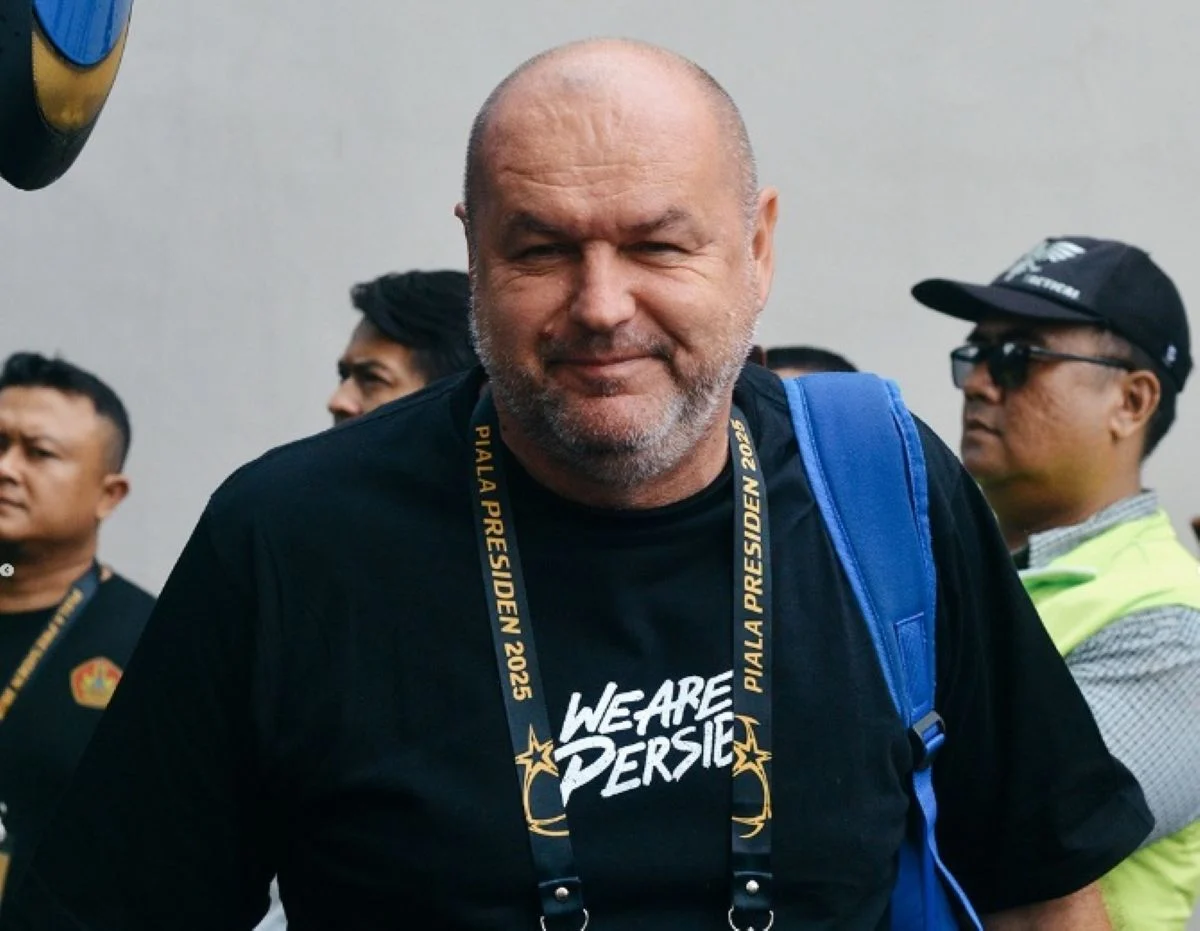 Bojan Hodak Ungkap Impian Persib Terbang Langsung dari Bandara Husein Bandung: Tantangan & Harapan