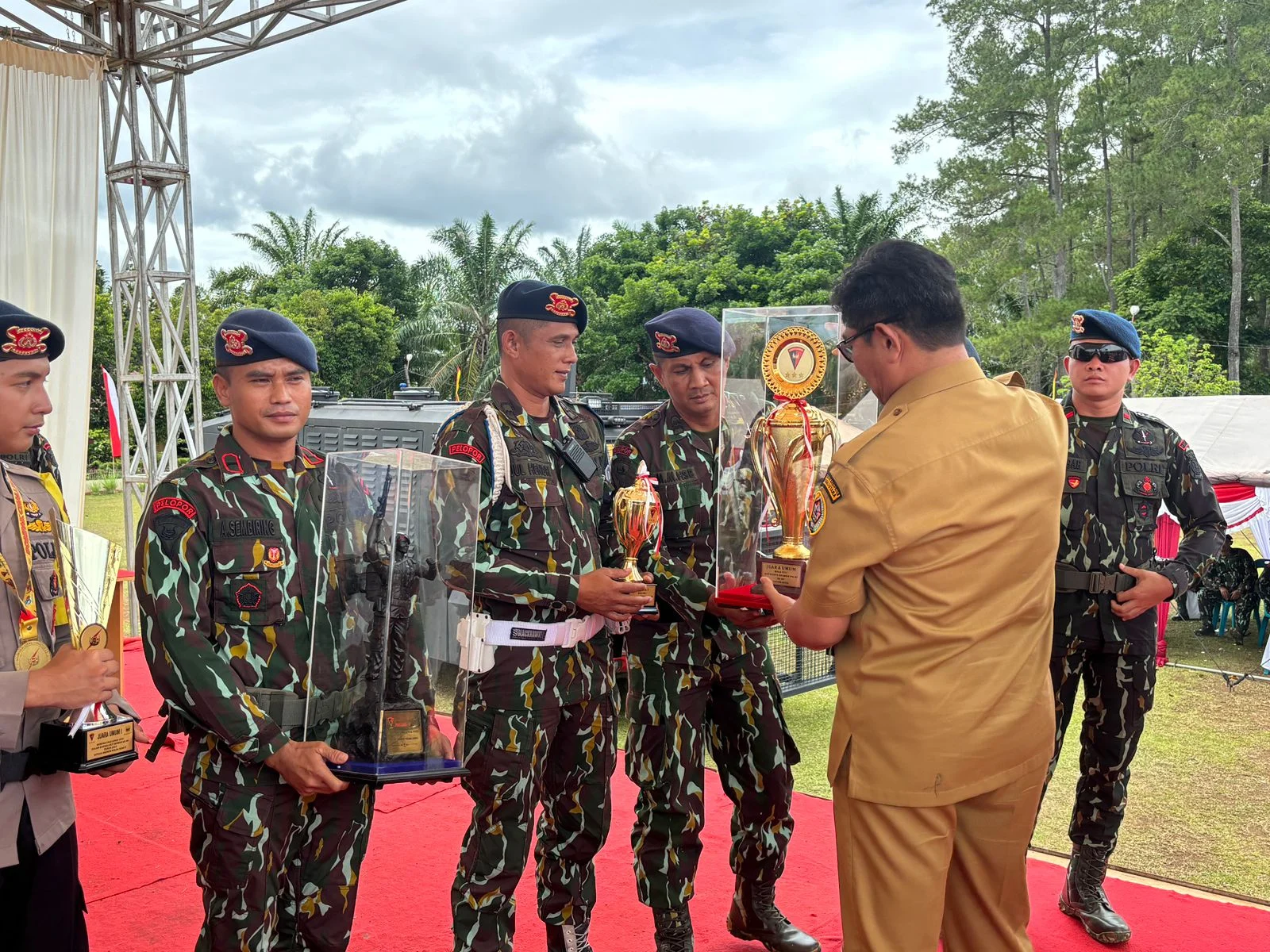 Bos Gandara Grup Rayakan Ultah Istri Bersama Batalyon TNI, Momen Haru Membuat Tasikmalaya Terpukau