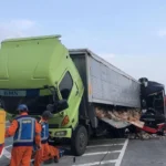 Bus Antarkota Tabrak Truk Pakan Ayam di Tol Gempol-Pasuruan, 12 Penumpang Luka, 5 Diantarkan ke ICU