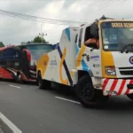 Bus Pariwisata Mogok di Tanjakan Gombel Semarang, Langsung Diderek Petugas: Penanganan Cepat Hindari Kemacetan