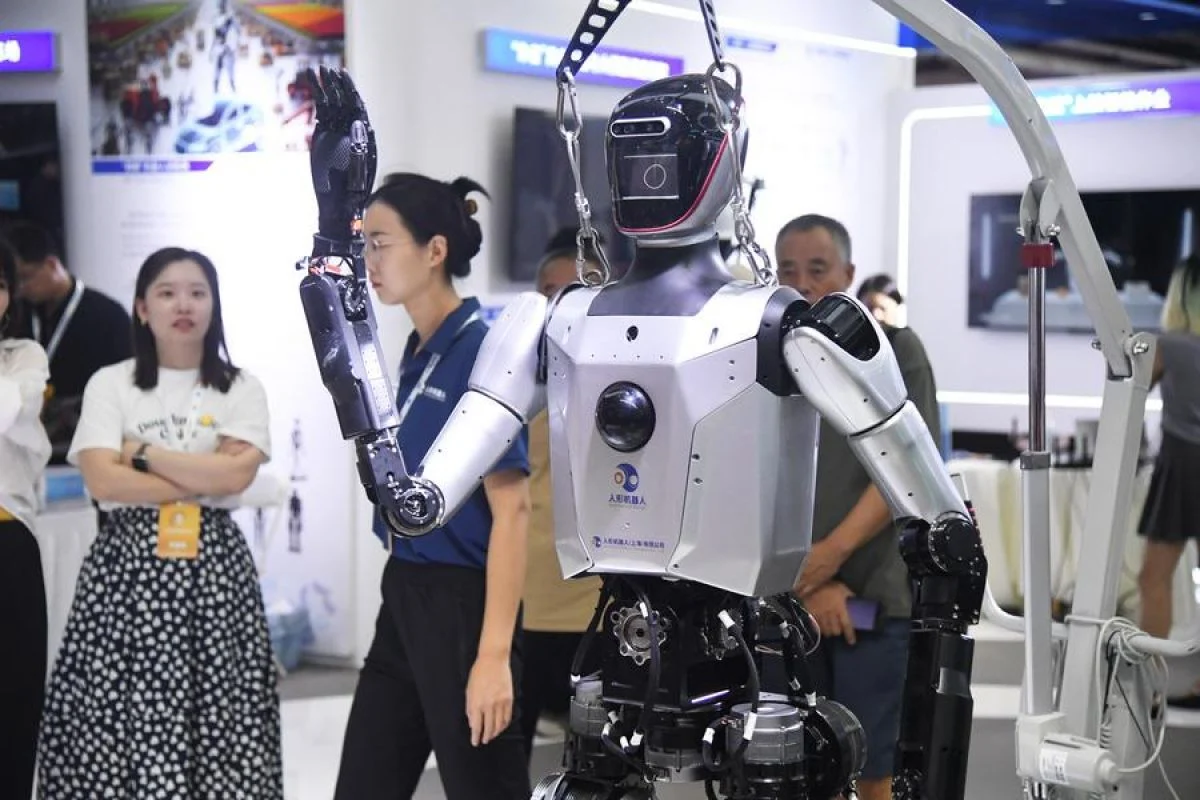 China Ganda: Dari Rekor Yuan hingga Robot Humanoid, Politik Global dan Ketegangan Asia Timur Meningkat