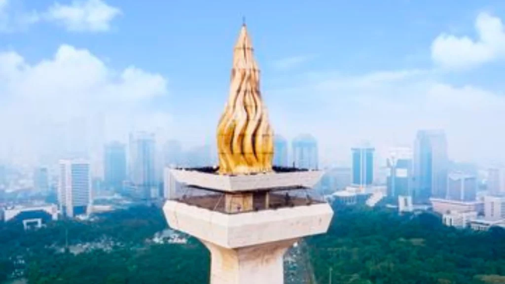 Cinta di Puncak Monas: Endari dan Aryanto, Romansa Usia Senja yang Menginspirasi