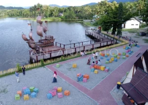 Danau Perintis Memikat Wisatawan: Panorama Memukau & Perahu Ikonik yang Jadi Magnet Foto