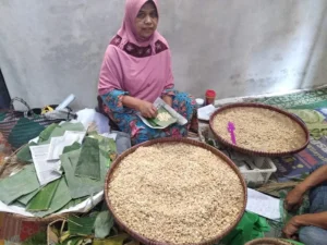 Dari Bungkus Tempe ke Baitullah: Tabungan 30 Tahun yang Mengubah Hidup Seorang Penjual Es Keliling