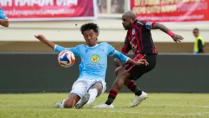 Drama Boaz Solossa Bawa Persipura Unggul 1-0 atas Persiba di Batakan – Suporter Bergelora!