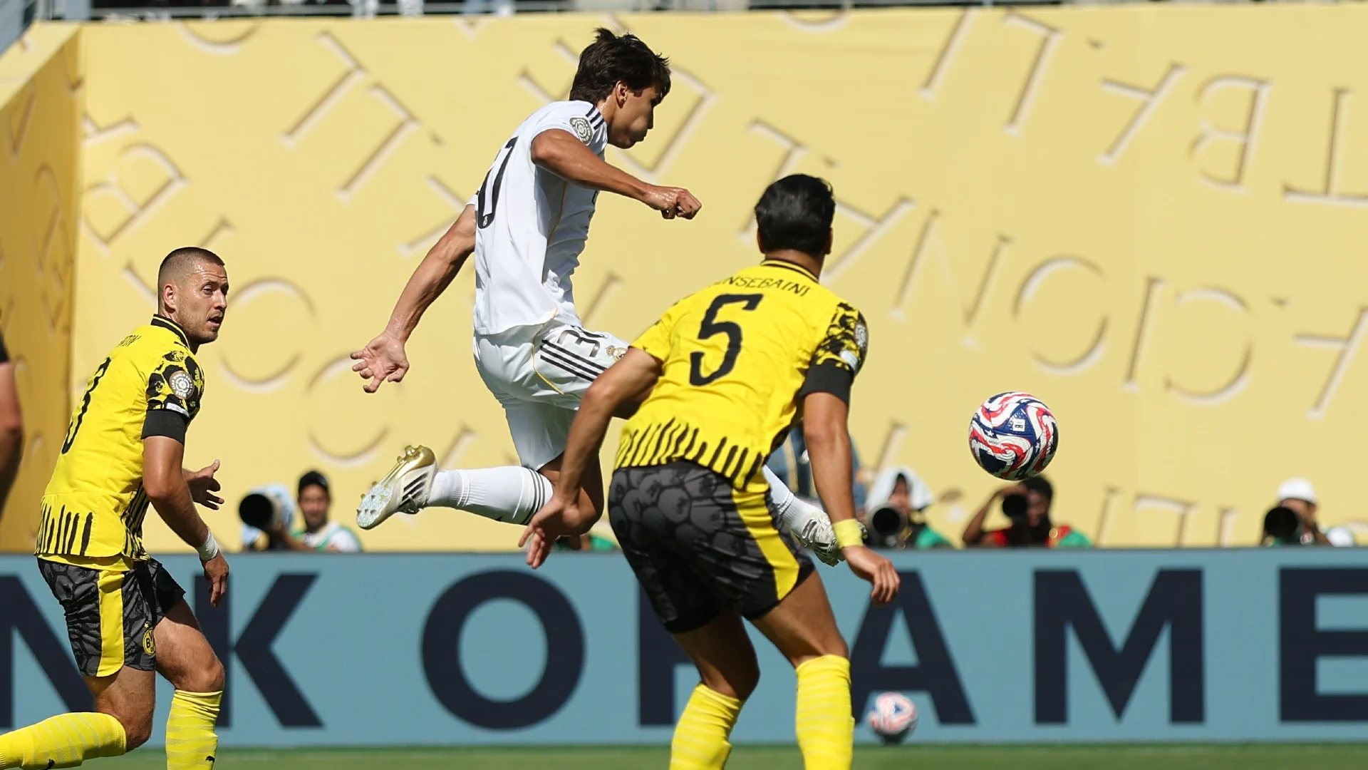 Drama Detik Akhir: Borussia Dortmund Balas Kemenangan dengan Gol Ganda di Stoppage Time Lawan Stuttgart