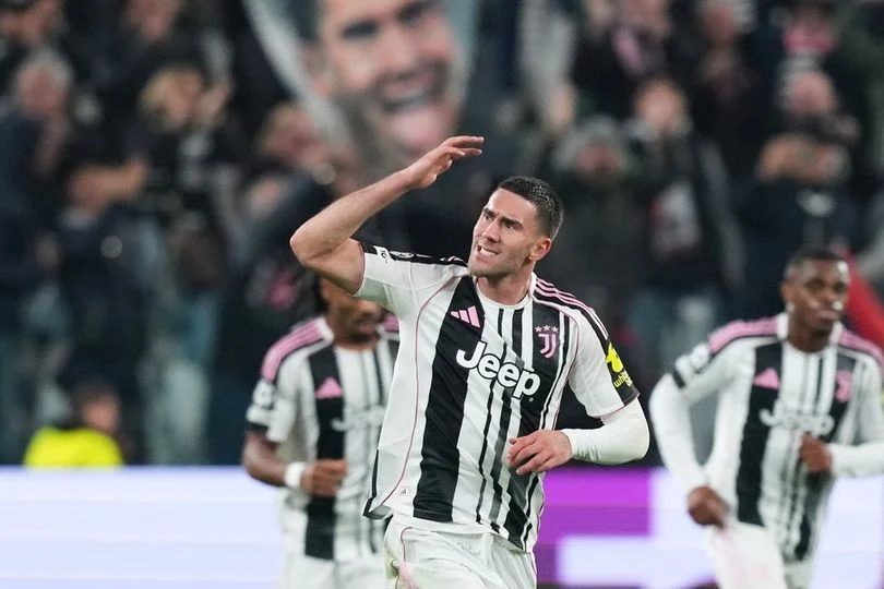 Drama Kontrak Vlahovic: Juventus Terancam Kehilangan Penyerang Bintang, Inter Siap Sambar?