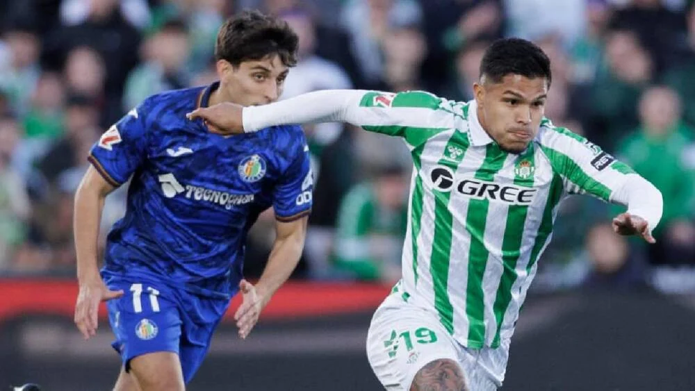 Drama Penalti di Braga: Cucho Hernández Selamatkan Real Betis dari Kekalahan