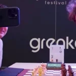 Drama Selfie di Grenke Chess Festival: Magnus Carlsen Minta HP Lawan Dirampas, Fans Heboh