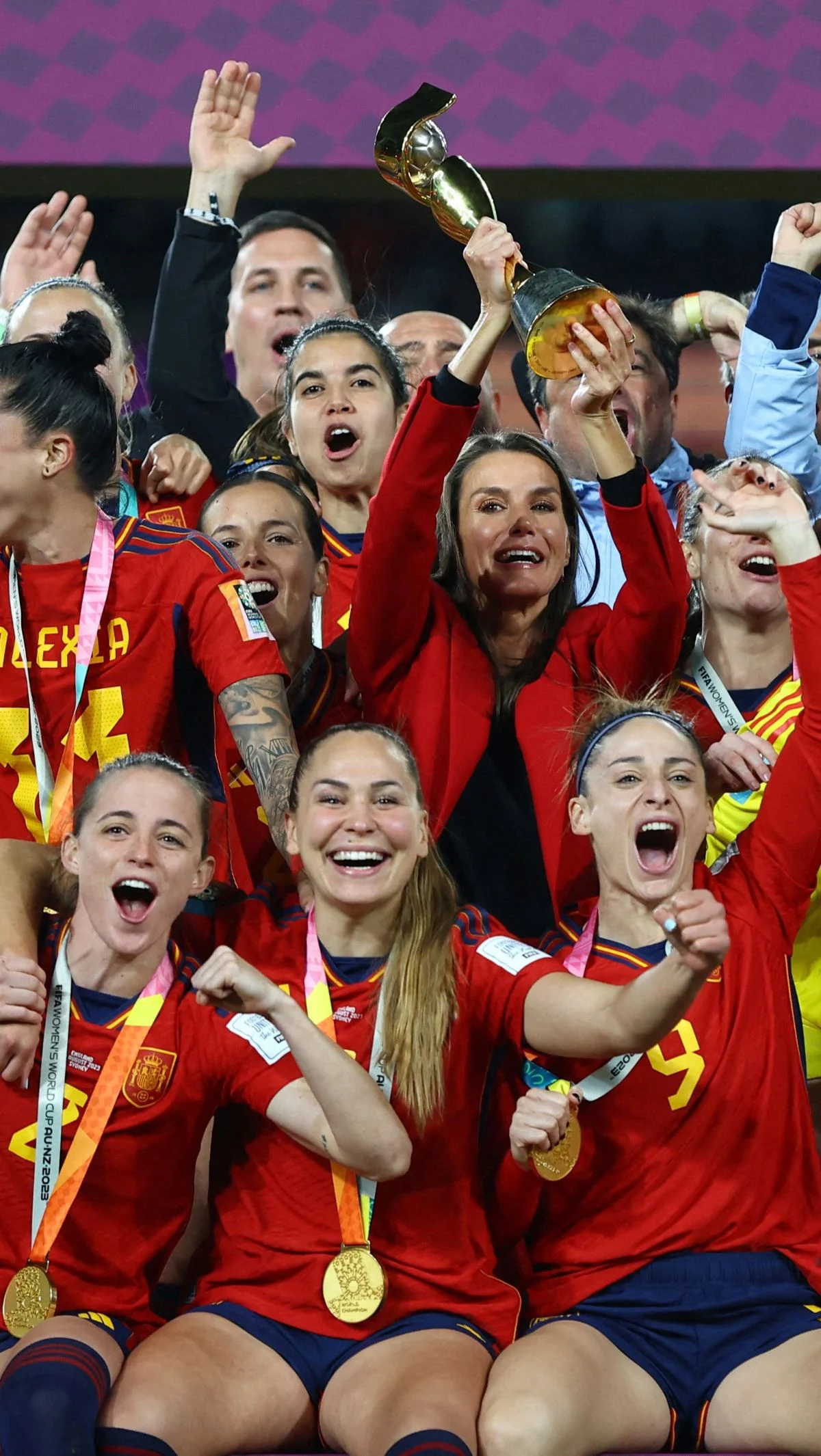 Drama Spanyol di Piala Dunia Wanita 2027: Kemenangan Besar atas Ukraina dan Persaingan Ketat dengan Inggris