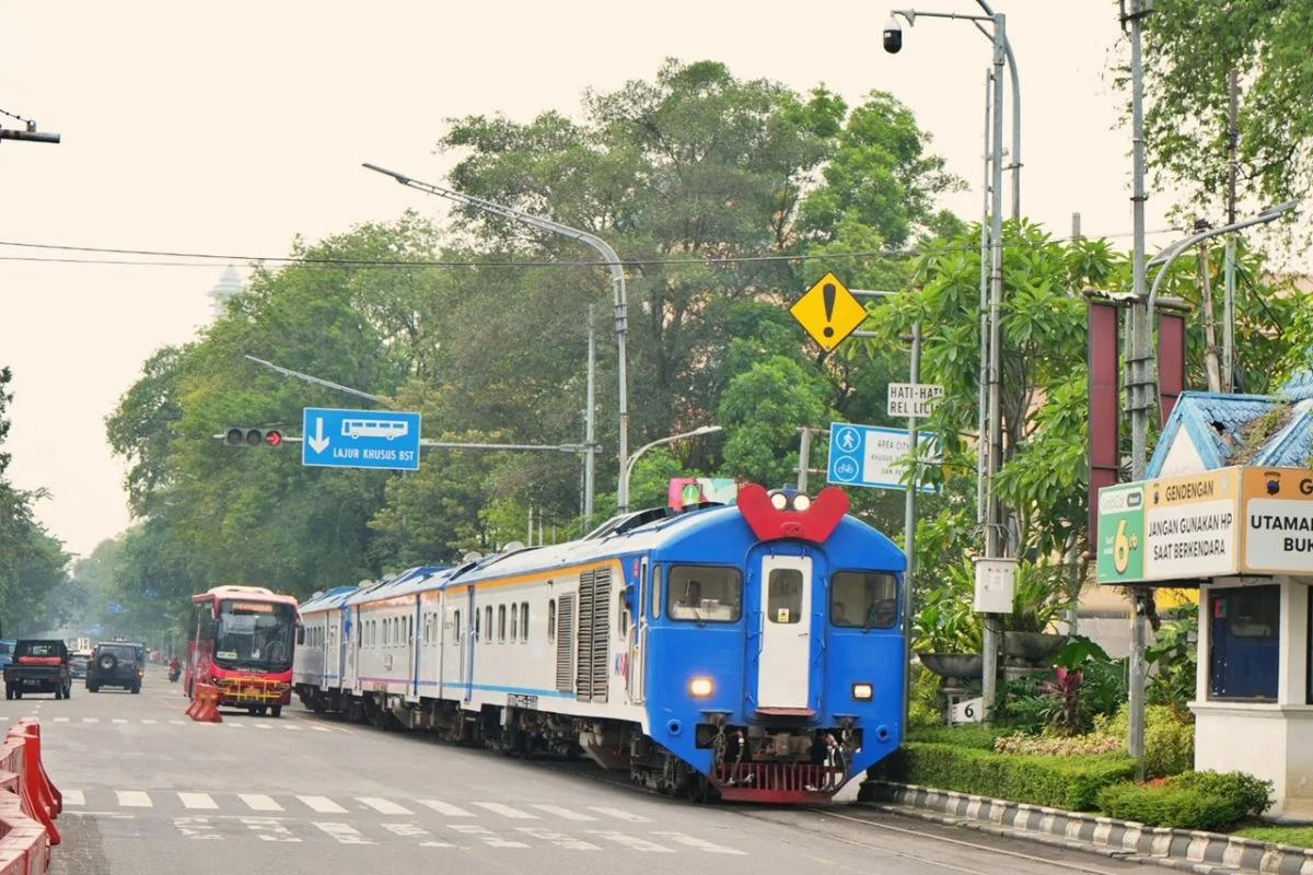 Dua Emak-Emak Terseret KA Batara Kresna di CFD Solo, Klakson Tak Diindahkan