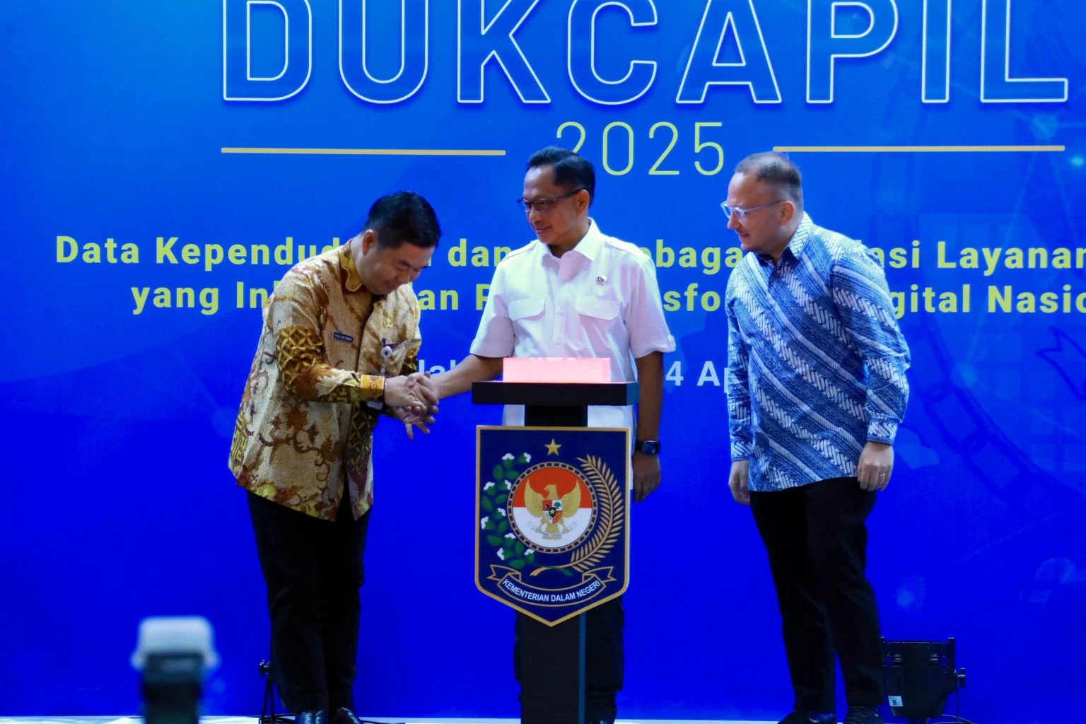 Dukcapil DKI Perketat Laporan Pendatang & Kepala Disdukcapil Cirebon Luncurkan Transformasi Layanan IKD
