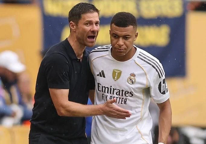 Efek Domino Pemecatan Liam Rosenior: Liverpool Terancam Gagal Rekrut Xabi Alonso