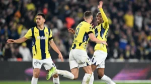 Fenerbahçe Tampil Gemilang di Kuarter Ketiga: Dari Drama 2-2 Rizespor hingga Kembalinya Kim Min-Jae