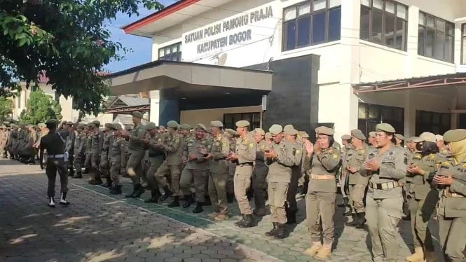 Gaya Hedon Idja Djajuli: Satpol PP Bogor Gadaikan SK Anggota, Korban Kini Terpuruk dalam Cicilan Pinjaman