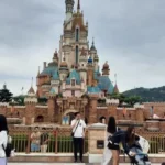 Hong Kong Guncang Dunia: Dari ICT Awards ke Penurunan Laba Disneyland, Inovasi Pendidikan dan Langkah Finansial Besar