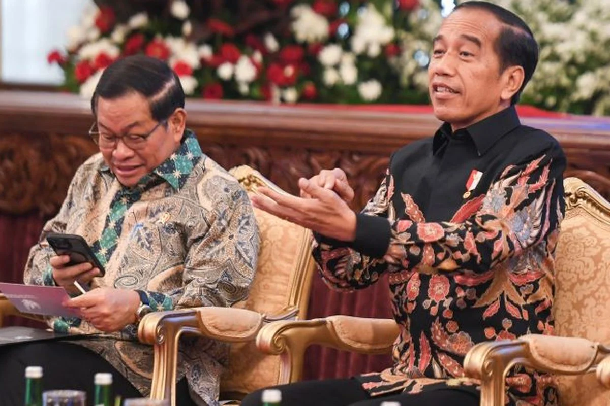Jokowi Tertawa Dihadapkan pada Tuduhan Suap Rp50 Miliar ke Rismon: Logika Apa yang Dipertanyakan?