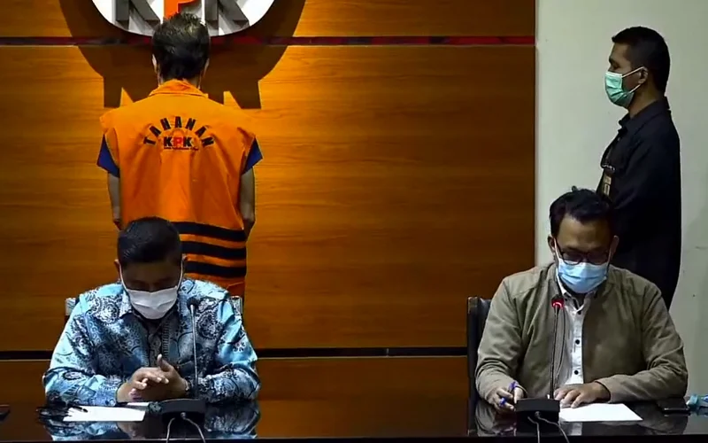 Kasus Samin Tan: Mengapa Belum Ada Tersangka Penyelenggara Negara?