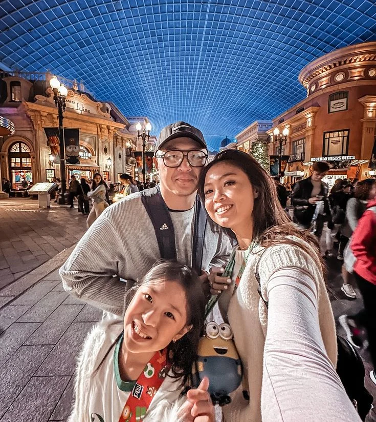 Keluarga Selebriti Bersenang di Asia: Intan Ayu di Universal Studios Jepang & Debina Bonnerjee di Phuket – Momen Liburan yang Menginspirasi