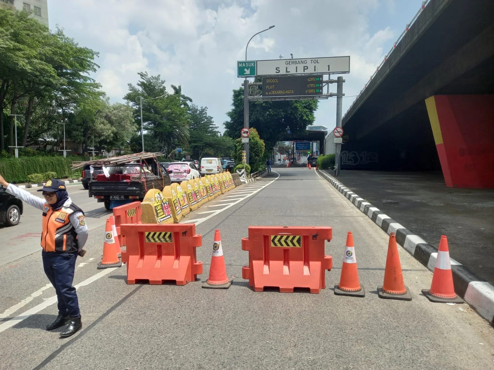 Kemacetan Parah di Gerbang Tol Banyumanik hingga Kodam Diponegoro: 1 Jam Tersendat Akibat Supir Truk Ngantuk