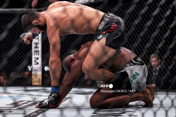 Khamzat Chimaev Jadi Buruan Jagoan UFC 327: Tendangan Mematikan Bikin Lawan TKO