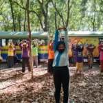 Lansia 70 Tahun Tempuh 17 Km di Kudus Bawa Jemuran, Tekadnya Menjual hingga Titik Akhir