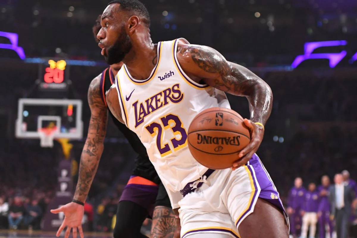 LeBron James Bawa Lakers Kunci Keunggulan Homecourt, Suns Tersungkur 101-73