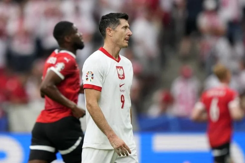 Lewandowski Kian Angkat Bendera Pensiun Usai Polandia Gagal ke Piala Dunia 2026