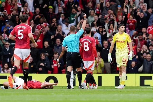 Lisandro Martínez Dihukum Kartu Merah setelah Tarik Rambut, Kontroversi Memanas di Old Trafford