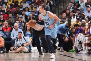 Luke Kennard: Dari Misteri 9 Tahun ke Pencapaian Historis di Playoff Lakers